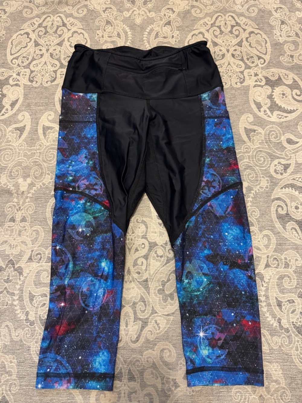 Bolder Athletic Star Wars Print Capri Leggings - Black & Blue, size Large